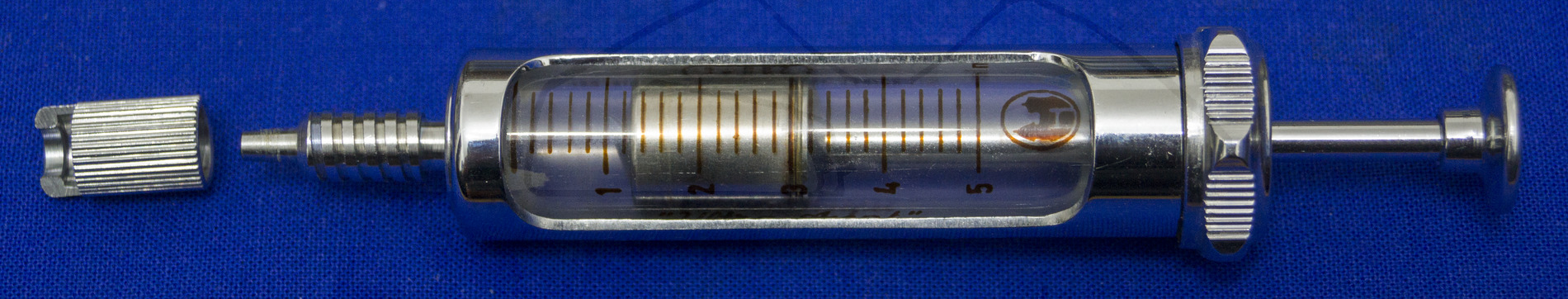 "Ultra Asept" von Henke-Sass, 5ml Volumen, arretierbare Kanüle, für Serum Injektionen, Montierte Spritze mit Überwurfmutter zur arretierung